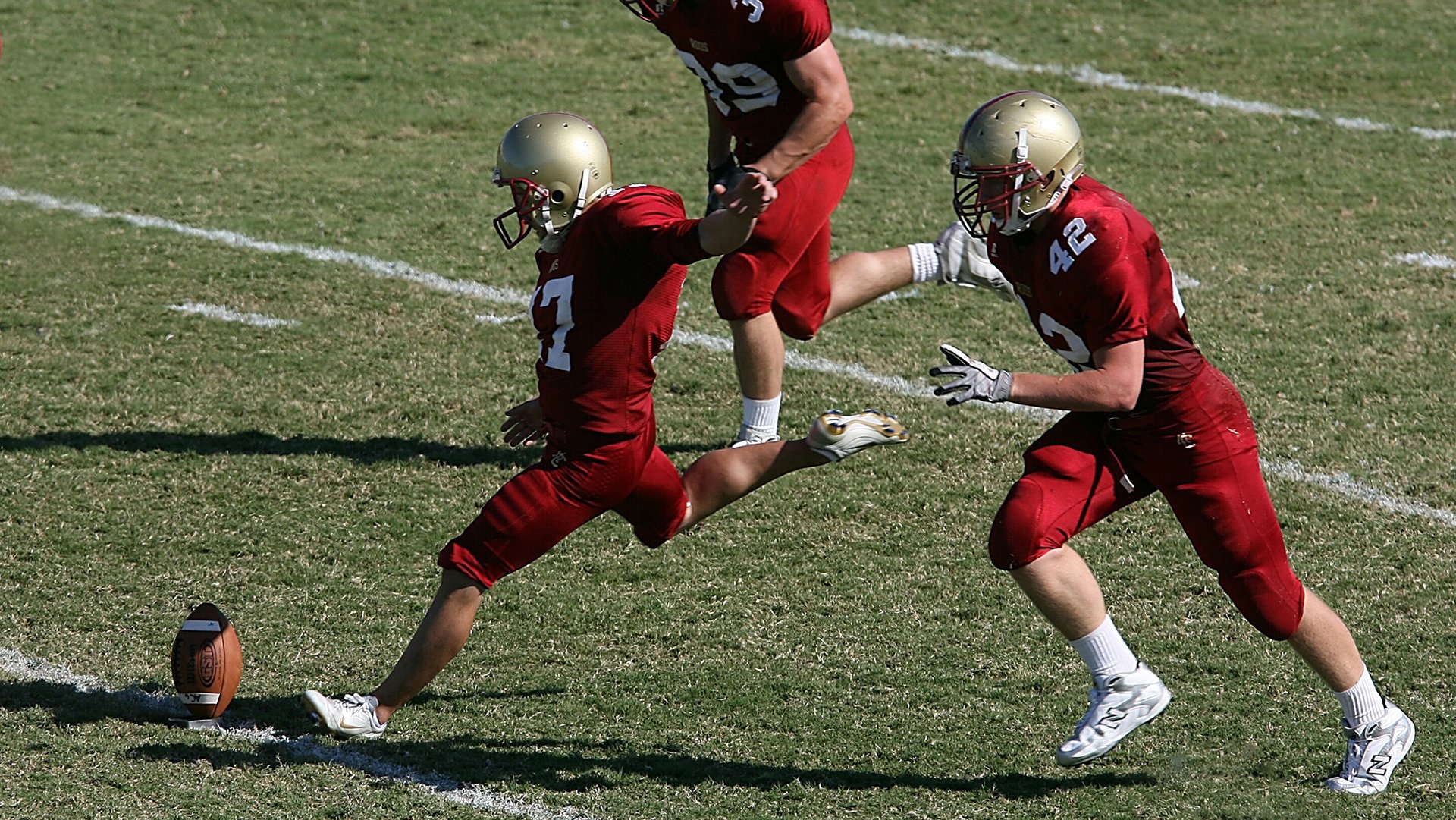 乐鱼体育在线-维拉中路渗透和边路突击形成进攻维度，维拉阵型